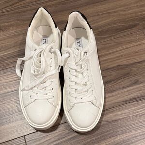 Steve Madden White Leather Low-Top Sneakers with Black Heel Tab